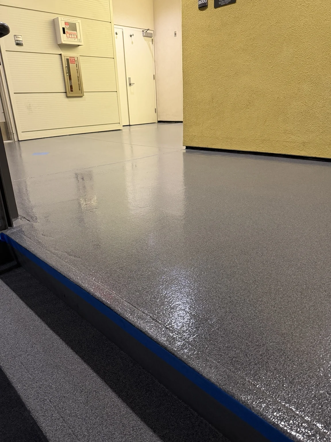 COMMERCIAL COATING by B.LUXERESIN