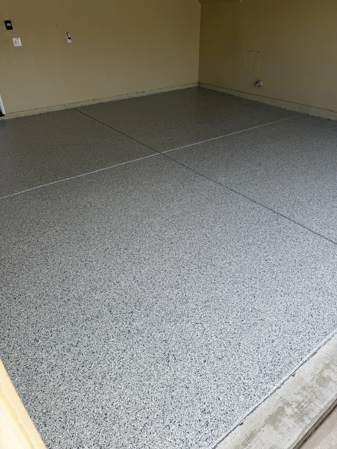 GARAGE FLAKE SYSTEM by B.LUXERESIN