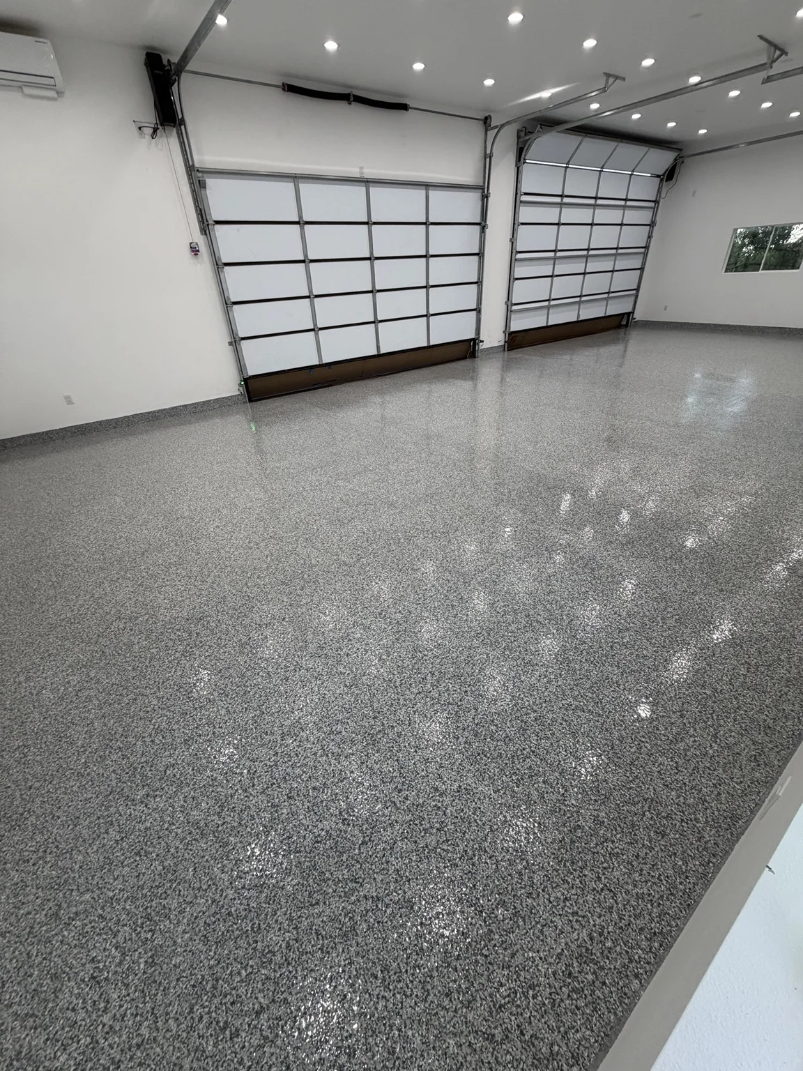 GARAGE FLAKE EPOXY by B.LUXERESIN